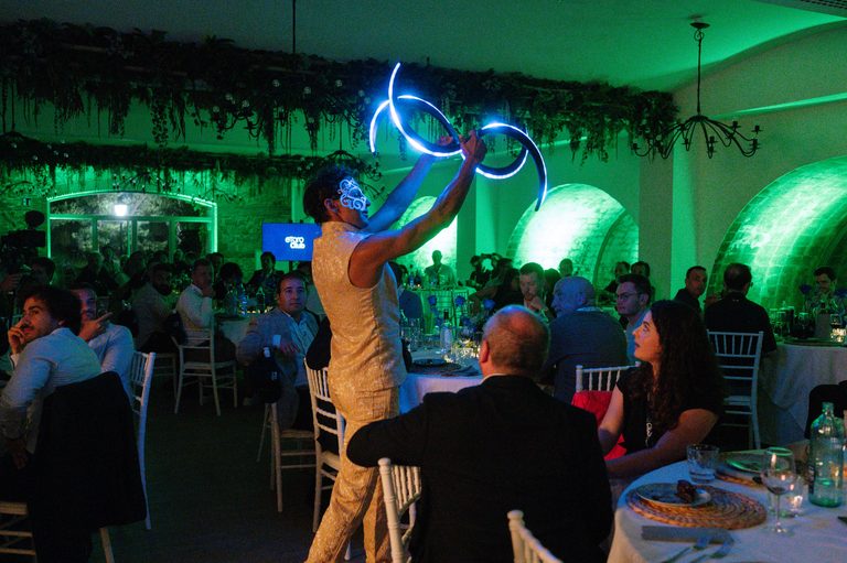 Cena de gala con espectáculo del Cirque du Soleil en la Gala Diamond de eToro Club
