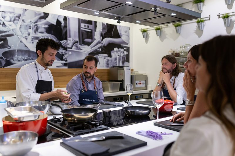 Clase de cocina con clientes de The Trade Desk organizada por Kubalu Events