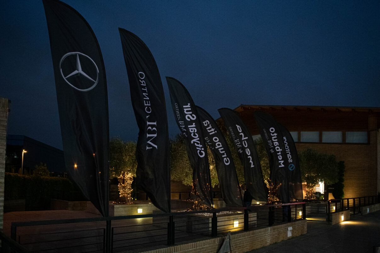 Mercedes Benz - Foto 2