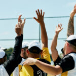 Actividades deportivas para mejorar la productividad laboral 5 Actividades deportivas para mejorar la productividad laboral - baseball team celebrates with arms raised 2026 01 09 09 39 01 utc