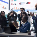 Recomendaciones para organizar sorteos en eventos - business team celebrating success in modern office 2026 03 19 02 07 47 utc