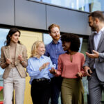 Claves para un evento de networking exitoso 2 Claves para un evento de networking exitoso - casual networking event at office professionals m 2024 03 27 21 12 44 utc