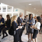 Organización de actividades solidarias en eventos empresariales - delegates networking during conference lunch break 2024 10 21 09 58 15 utc