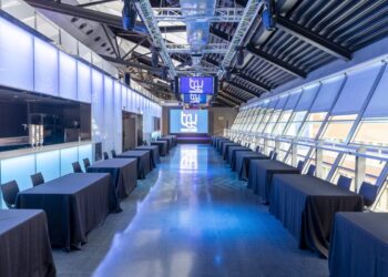 Sala leds - montaje feria - leds azul claro -persianas bajando v2