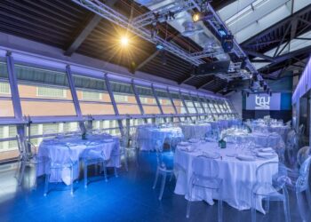 sala leds- banquete- leds morado -persianas subidas v13