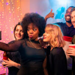 La relevancia de los influencers en eventos promocionales - funny african girl with wavy hair and her joyful f 2026 01 08 00 12 13 utc