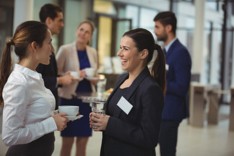 Cómo integrar experiencias digitales en eventos presenciales