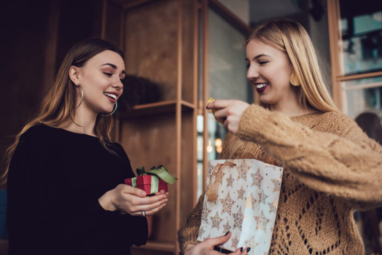 Consejos para organizar un amigo invisible corporativo divertido