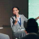 Cómo organizar una jornada de innovación corporativa - speaker woman and presentation for innovation wor 2026 01 09 09 43 26 utc