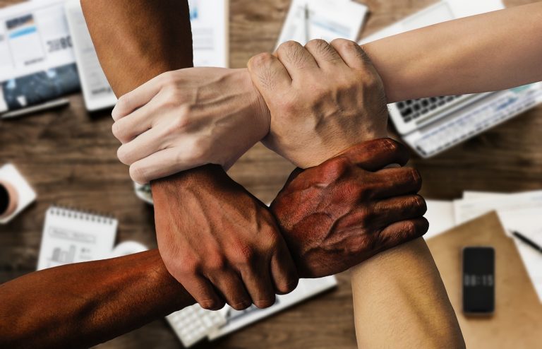 Team building para empresas: 22 actividades que funcionan [2026]